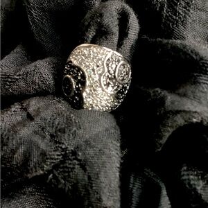 18k WG Electroplated Cocktail ring w/ Black & White Austrian Crystals